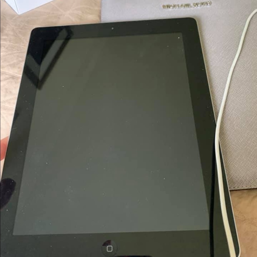 Apple IPad - Picture 2 of 2